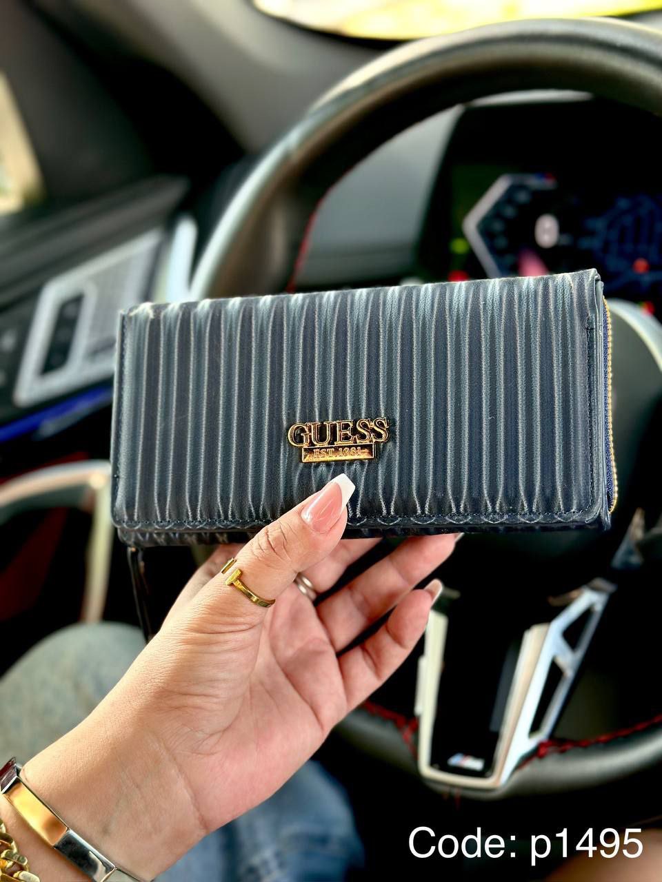 /public/uploads/photos/shares/Suzy bags/IMG_3703.jpeg